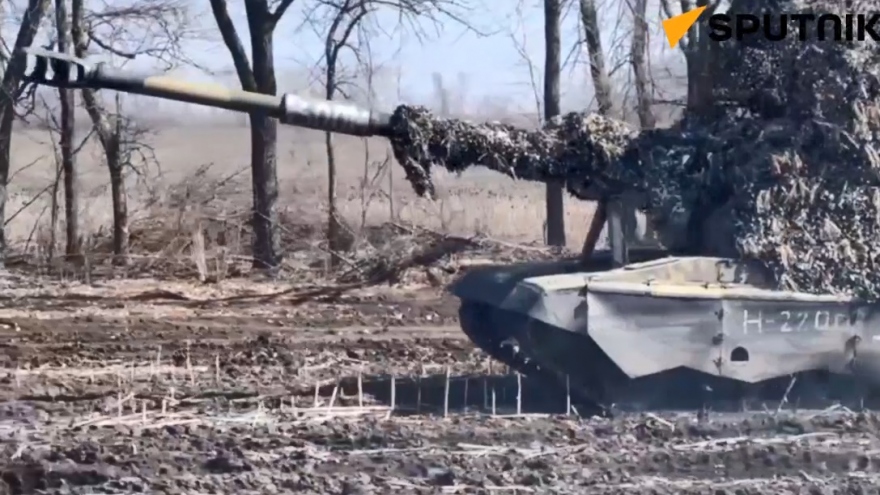 Đội lựu pháo tự hành Msta-S của Nga bắn phá mục tiêu Ukraine theo tọa độ